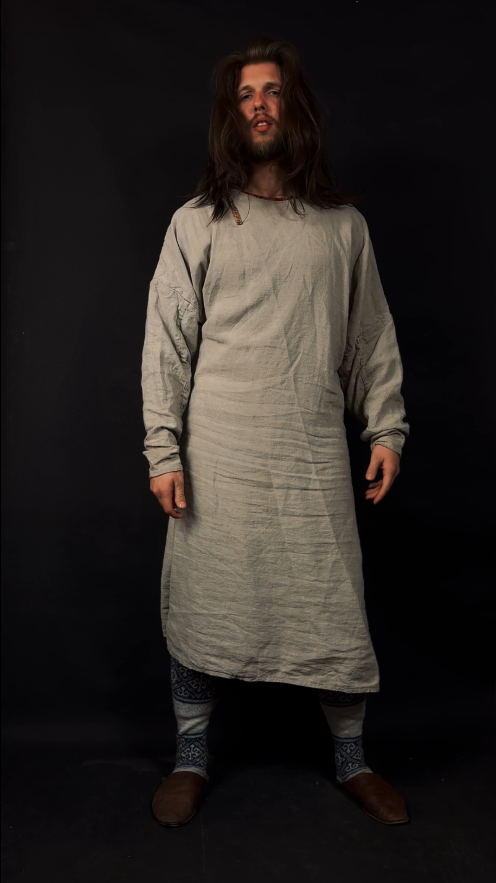 Early Islamic linen shirt, Fatimid Caliphate, 10-12th century