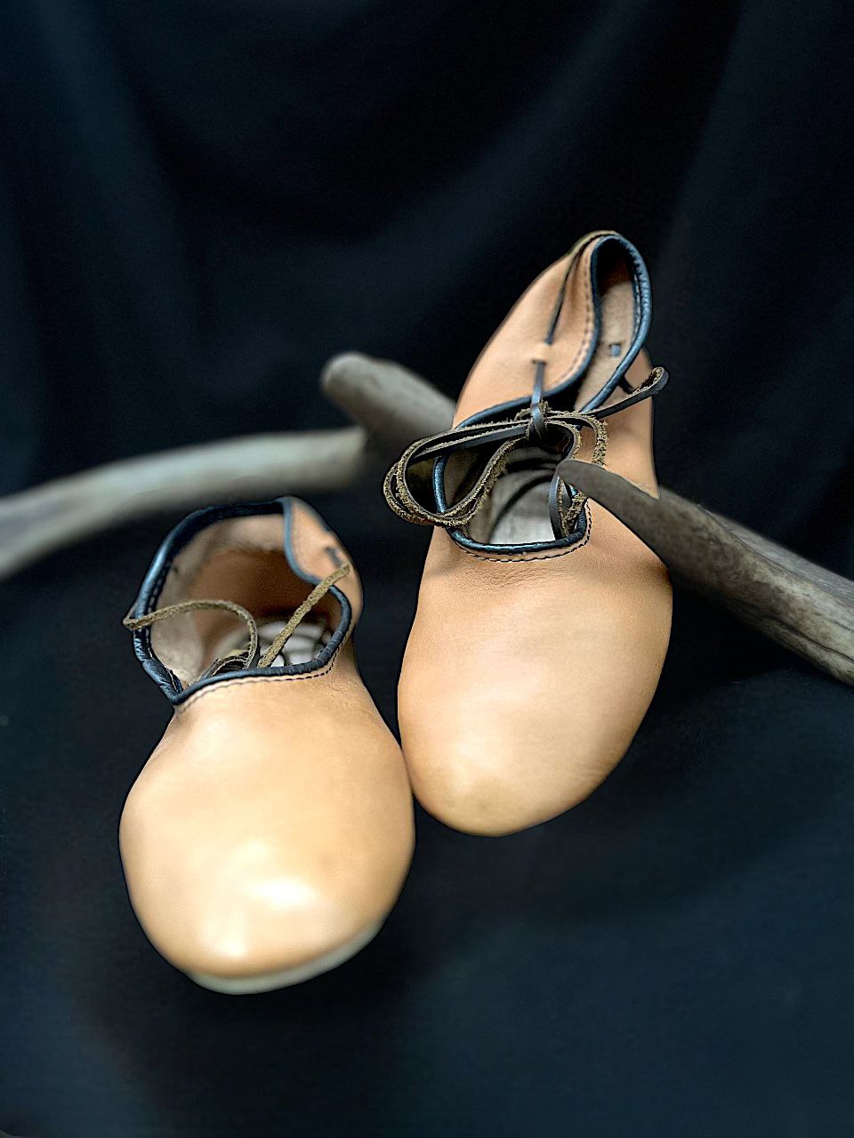 Light leather shoes (Europe, X-XI w.)