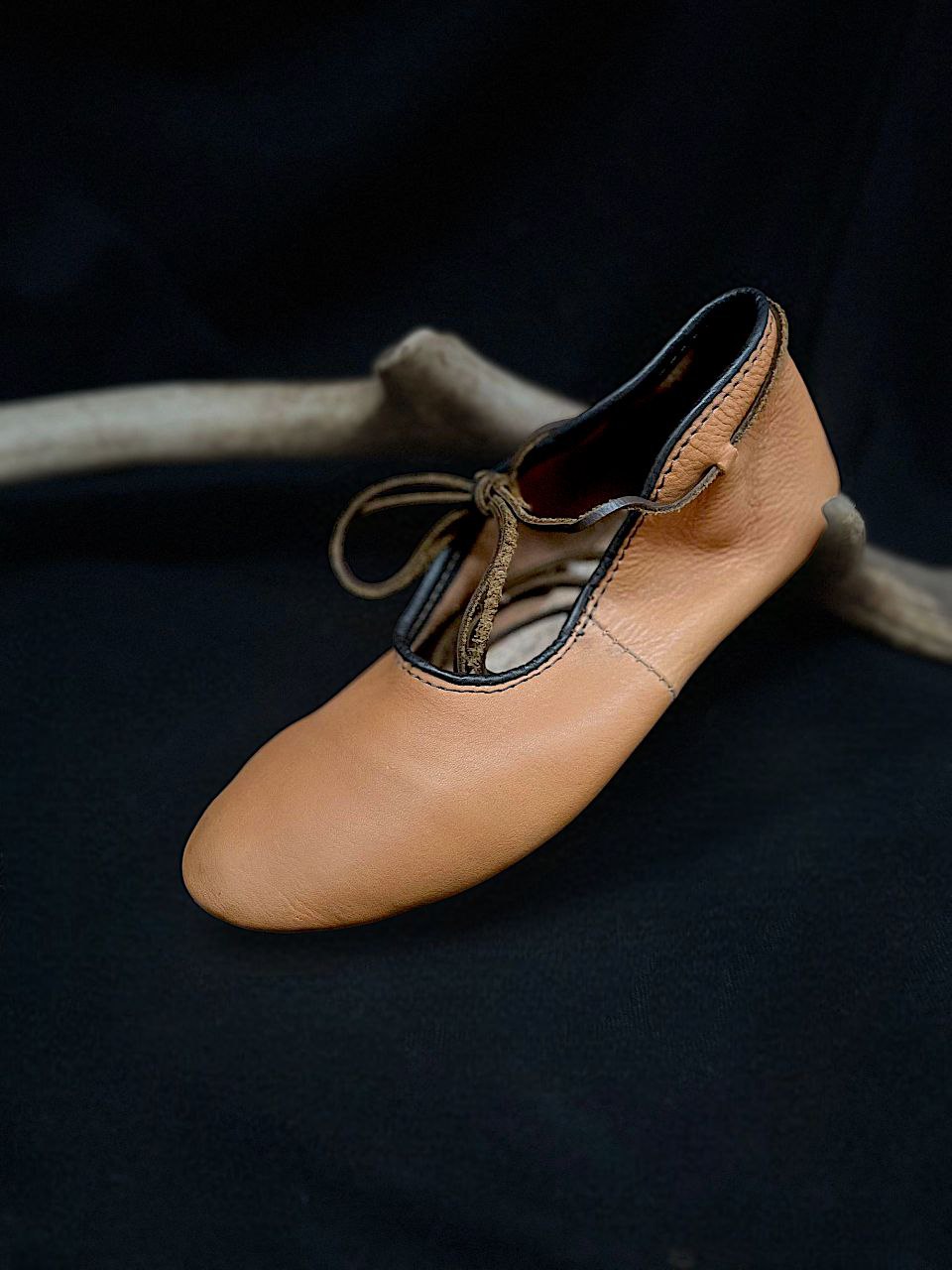 Light leather shoes (Europe, X-XI w.)