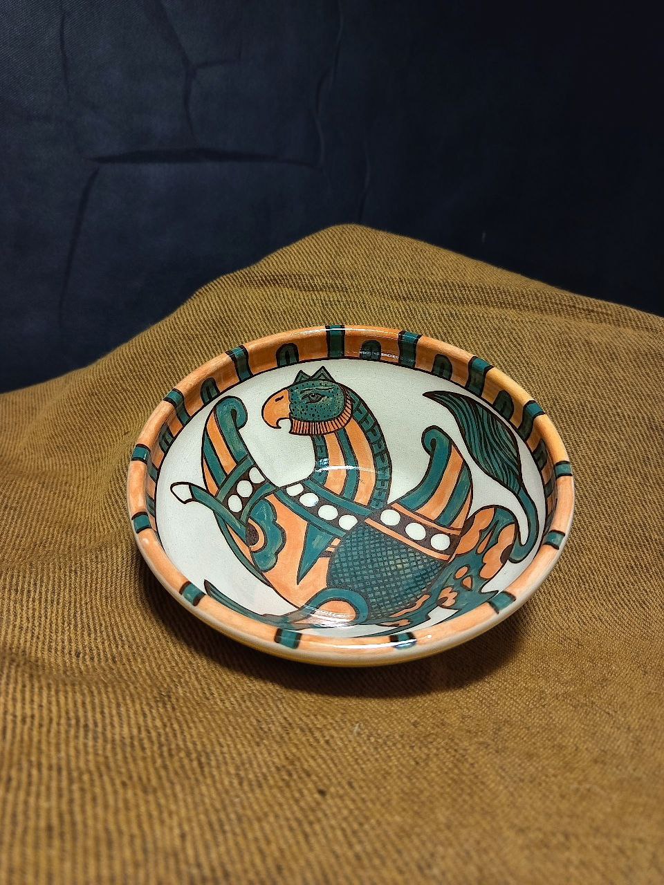 Bowl with griffin, Velki Preslav (Rus, Bulgaria, X c.)